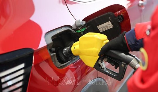 Giá dầu Brent giảm xuống sát mức 98 USD/thùng
