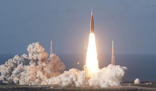 Chiêm ngưỡng khoảnh khắc tàu vũ trụ đưa con người thám hiểm Mặt Trăng lần thứ 2