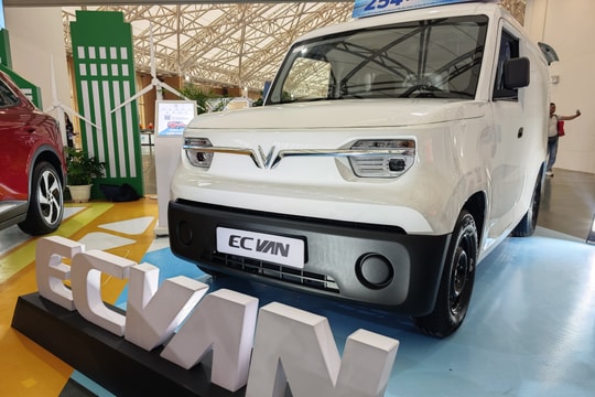 VinFast EC Van cửa trượt: Giải pháp vận chuyển linh hoạt trong phố