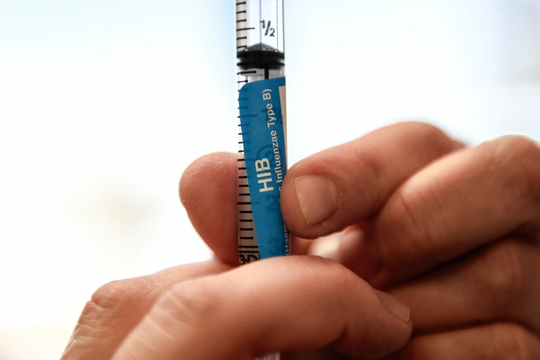 Mỹ: Dịch bệnh chết người âm thầm tái xuất giữa lúc ngày càng ít trẻ tiêm vaccine