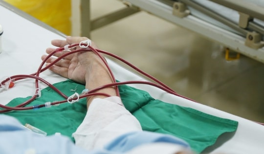 'Ngôi nhà' của những người chạy thận ở phía trong chợ Giời