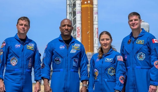 Phi hành gia Artemis II đối mặt những rủi ro sức khỏe gì khi bay quanh Mặt Trăng?