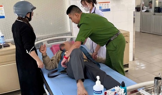 Công an Lâm Đồng liên tiếp ứng cứu người dân gặp nạn trên đường qua cơn nguy kịch