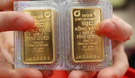 Giá vàng sáng 3/4 hồi phục sau cú giảm sâu, giá trong nước bám sát xu hướng