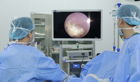 Công nghệ mới không 'dao kéo' rút ngắn thời gian điều trị sỏi thận xuống 24 giờ