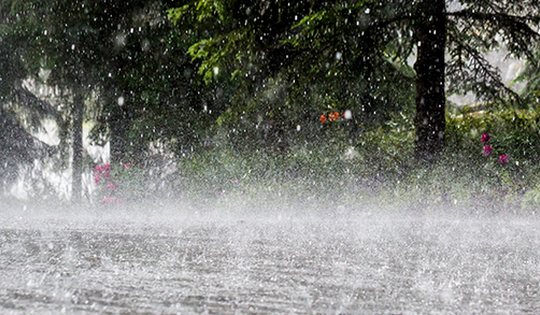 Cảnh báo lốc sét, mưa đá chiều nay ở miền Bắc