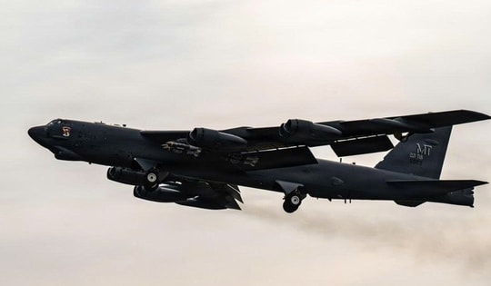 'Pháo đài bay' B-52 lần đầu tiến sâu vào không phận Iran