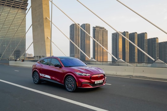 Mustang Mach-E hạ còn 1,699 tỷ, Ford mở rộng cuộc chơi xe điện