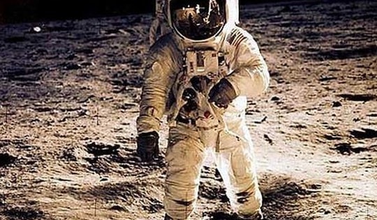 Vì sao các nhà du hành không hạ cánh xuống Mặt Trăng trong lần khám phá vũ trụ lần này?