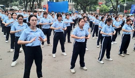 Từ đồng diễn dưỡng sinh đến khám tư vấn miễn phí: Lan tỏa thông điệp sống khỏe bằng y học cổ truyền