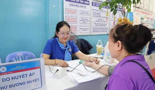 Ngày Sức khỏe toàn dân 7/4: Người dân TPHCM hào hứng khám sức khỏe miễn phí