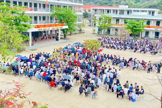 Trường học 'mặc áo' bán trú, vận hành như nội trú