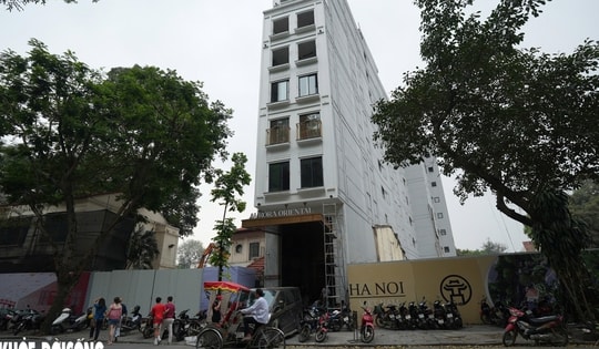 Tháo dỡ khách sạn trăm tỉ trên 'đất vàng' cạnh Hồ Gươm