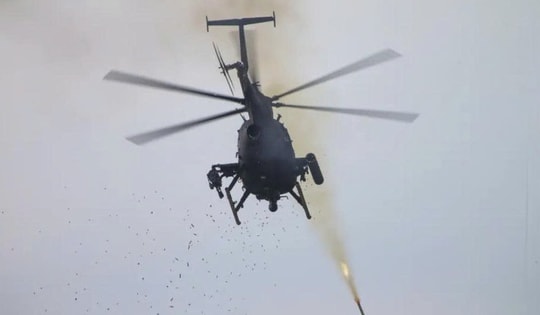 Trực thăng đặc nhiệm Little Bird của Mỹ cháy đen trong nhiệm vụ giải cứu táo bạo tại Iran