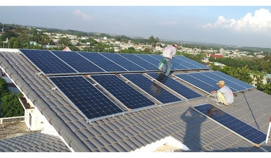 Điện mặt trời mái nhà giúp hóa đơn tiền điện giảm mạnh