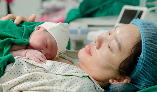 Sinh con đúng ngày lễ, Tết có bị 'mất' quyền lợi thai sản không?