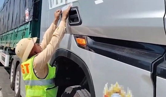 Xe đầu kéo '3 không' chạy trên cao tốc bị phạt 104 triệu đồng