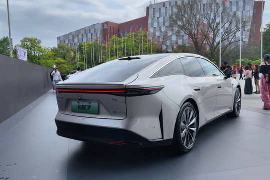 Ô tô điện dùng hệ sinh thái Huawei và Xiaomi 'chốt' hơn 3.000 đơn sau một giờ