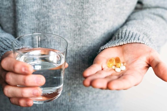 Sự thật về thực phẩm chức năng kéo dài tuổi thọ: 4 loại 'đáng tiền' và 4 loại đang bị 'thổi phồng'