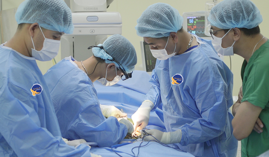 Đau lưng tưởng đơn giản, phát hiện ‘quả bom nổ chậm’ trong ổ bụng