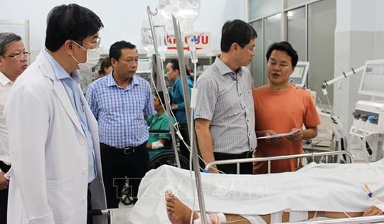 Vụ xe ô tô lao xuống vực ở Lâm Đồng: Thăm hỏi các nạn nhân đang điều trị tại bệnh viện