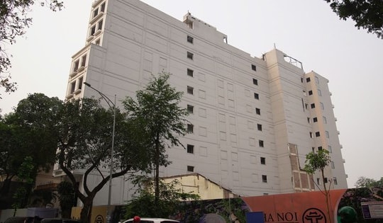 Hà Nội tháo dỡ khách sạn 9 tầng sát hồ Hoàn Kiếm