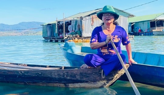 Ở nơi nhiều người dân chân hầu như không 'chạm mặt đất'