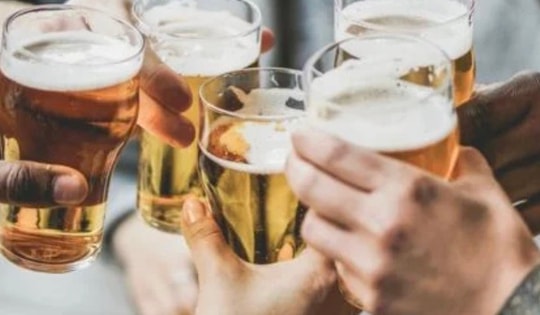 Từ 15/5, uống rượu bia trong giờ làm việc bị phạt đến 3 triệu đồng