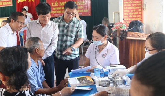 Ngày Sức khỏe toàn dân 7/4: Hơn 300 người dân Hà Tĩnh được khám, tư vấn sức khỏe miễn phí