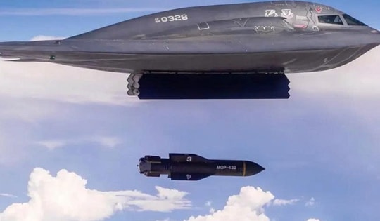 Máy bay B-2 Mỹ tấn công hầm trung tâm chỉ huy IRGC bằng bom 13 tấn