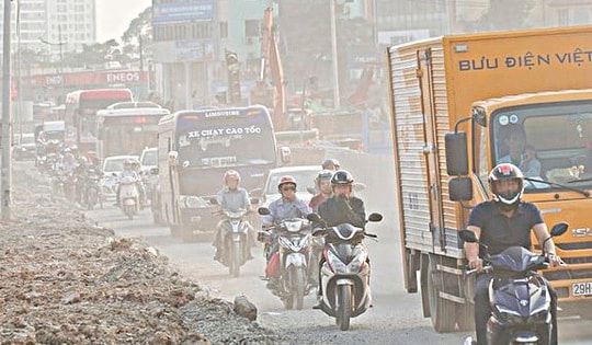 Hà Nội mạnh tay với công trường gây ô nhiễm: Bụi bẩn, rơi vãi vật liệu có thể bị đình chỉ thi công