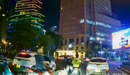 Xác minh người mặc áo xe công nghệ cầm hung khí tấn công thanh niên giữa đường ở TPHCM