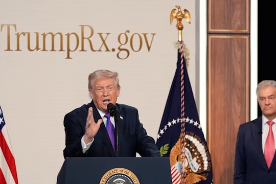 Hai ông lớn ngành dược gia nhập sáng kiến giảm giá thuốc của ông Trump