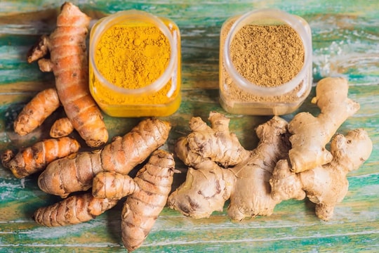 Khoa học vừa khám phá thêm một lợi ích không ngờ từ nghệ và gừng