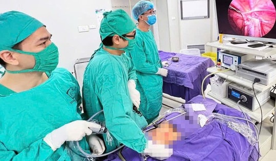 Cứu buồng trứng cho bé gái 9 tuổi nhờ phẫu thuật nội soi kịp thời