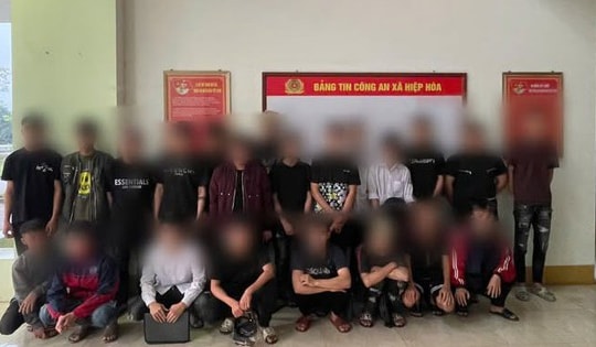 Từ mâu thuẫn đèn pha, 2 nhóm thanh niên mang hung khí hỗn chiến, 3 người nhập viện