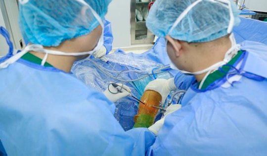 Dùng mẹo dân gian chữa gout, người đàn ông đối mặt nguy cơ tàn phế