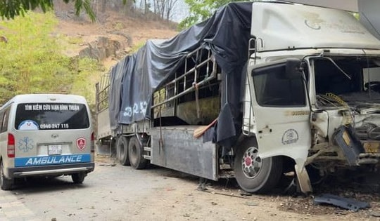 Xe tải lao xuống vực ở Lâm Đồng, 3 người tử vong