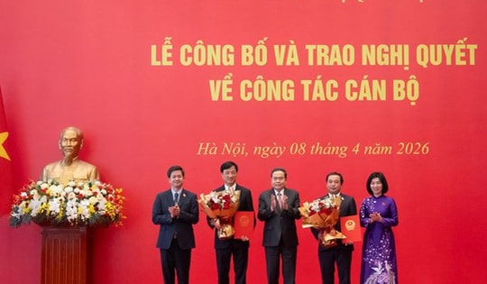 Trao Nghị quyết chuyển sinh hoạt Đoàn ĐBQH đối với ông Nguyễn Duy Ngọc, ông Trần Đức Thắng