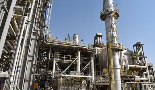 Giá dầu bật tăng do eo biển Hormuz lại bị phong tỏa