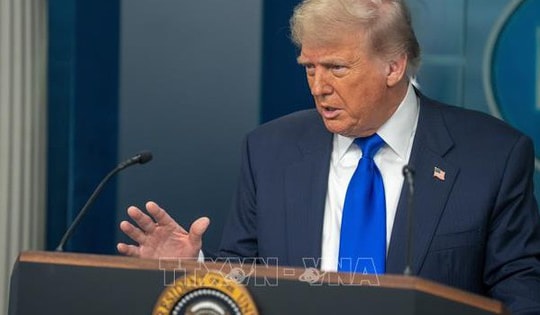 Đoàn Iran lên đường sang Islamabad đàm phán, Tổng thống Trump gia tăng sức ép