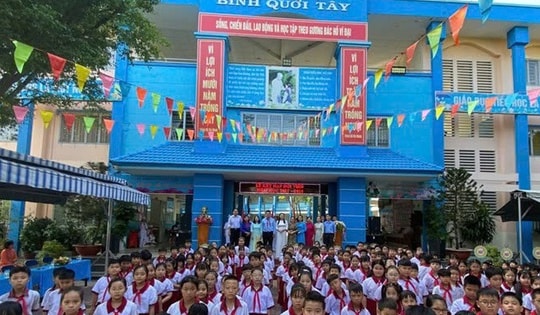 Hơn 100 học sinh tại TPHCM có triệu chứng đau bụng, nôn ói, nghi ngộ độc thực phẩm