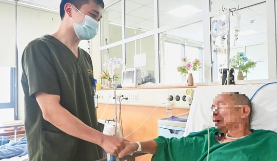 Sốt cao không rõ nguyên nhân, viêm phổi nặng, người đàn ông hồi sinh kỳ diệu từ 'cửa tử'