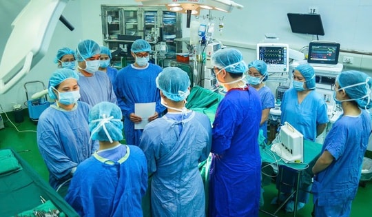 Hành trình nhân ái vượt qua mọi ranh giới của cô gái người Anh trao đời sự sống