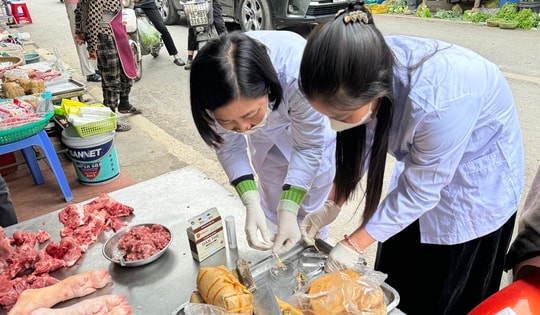 Ngộ độc thực phẩm phức tạp, mở cao điểm siết chặt bếp ăn tập thể, thức ăn đường phố