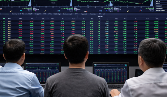 Cổ phiếu ngân hàng dẫn dắt VN-Index tăng 13,32 điểm phiên 10/4