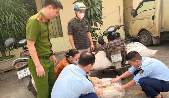 Chở hơn 2 tạ lòng lợn có dấu hiệu phân hủy đi bán, bất ngờ bị Tổ công tác phát hiện