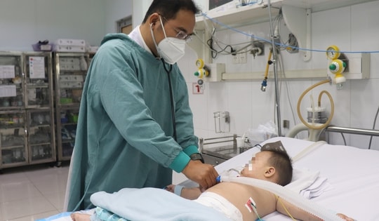 Bệnh tay chân miệng tăng cao ở TPHCM, nhiều ca nặng do chủng EV71