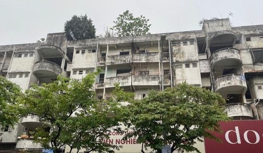 Chung cư xuống cấp nghiêm trọng giữa trung tâm Hà Nội chuẩn bị 'thay áo mới'