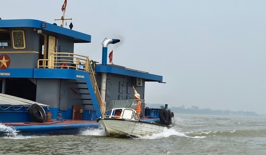 Hà Nội siết chặt quản lý giao thông đường thủy trước mùa mưa bão